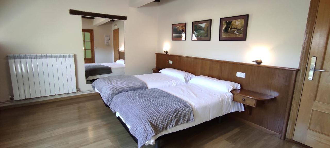 Hostal Mendilatz Orbaiceta Buitenkant foto