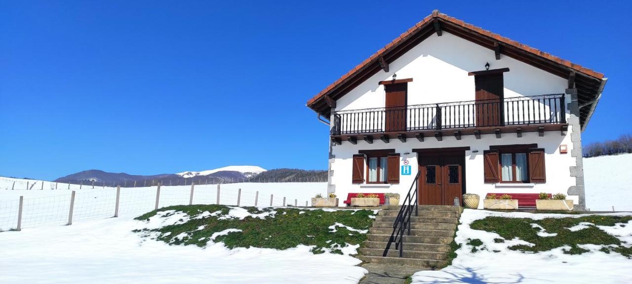 Hostal Mendilatz Orbaiceta Buitenkant foto