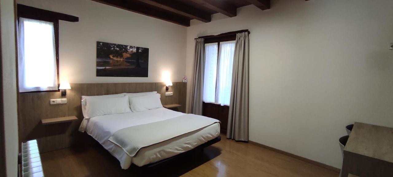 Hostal Mendilatz Orbaiceta Buitenkant foto