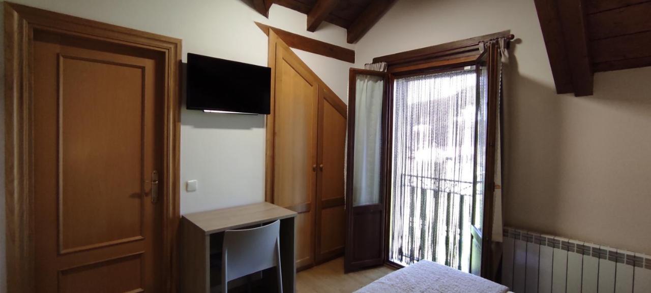 Hostal Mendilatz Orbaiceta Buitenkant foto
