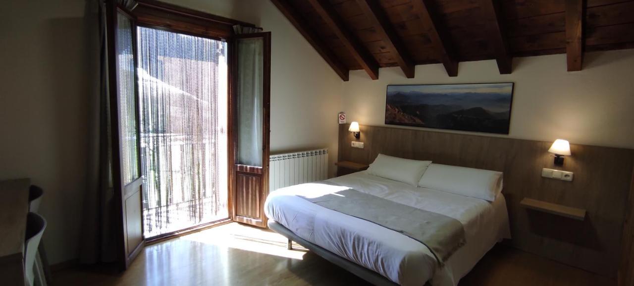 Hostal Mendilatz Orbaiceta Buitenkant foto