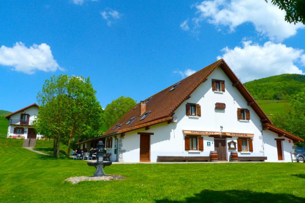 Hostal Mendilatz Orbaiceta Buitenkant foto