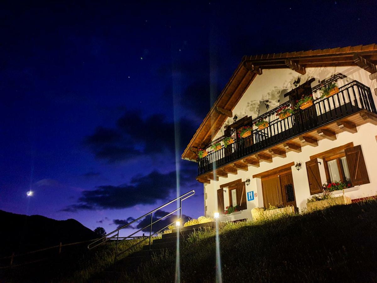 Hostal Mendilatz Orbaiceta Buitenkant foto